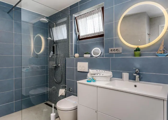 Olivia & Navy, Apartment *