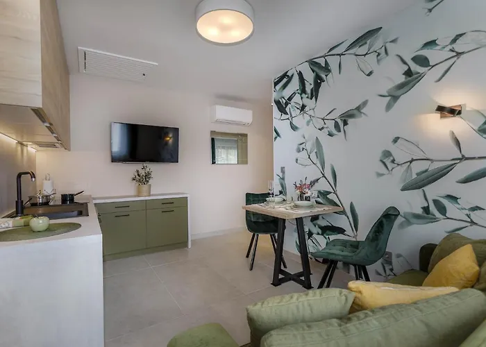 Olivia & Navy, Šilo