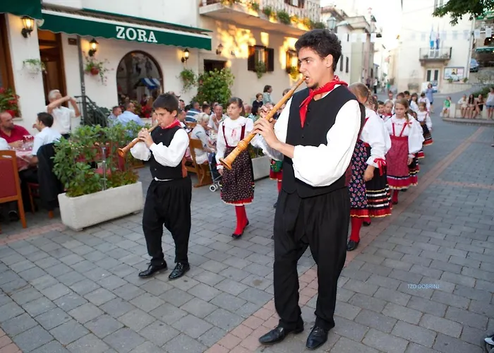 Olivia & Navy, Apartment *