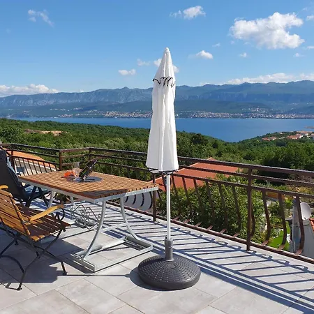 Olivia & Navy, Appartement