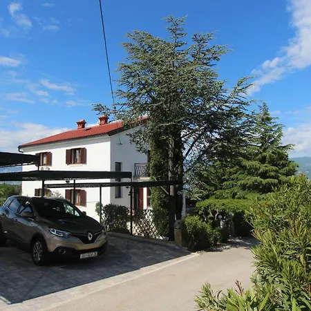 Olivia & Navy, Appartamento