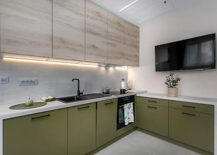 Olivia & Navy, * Šilo